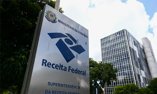 Atenção: Golpistas Usam Dados Reais para Simular Cobranças da Receita Federal