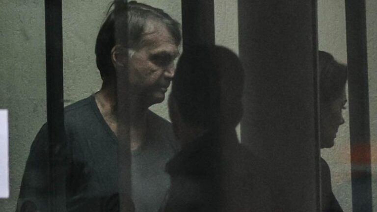 Bolsonaro inicia fisioterapia e ajusta tratamento para soluços durante recuperação