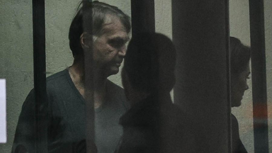 Bolsonaro inicia fisioterapia e ajusta tratamento para soluços durante recuperação