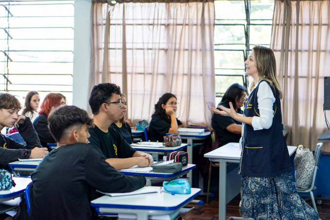 Paraná amplia valorização e crescimento para professores em 2026