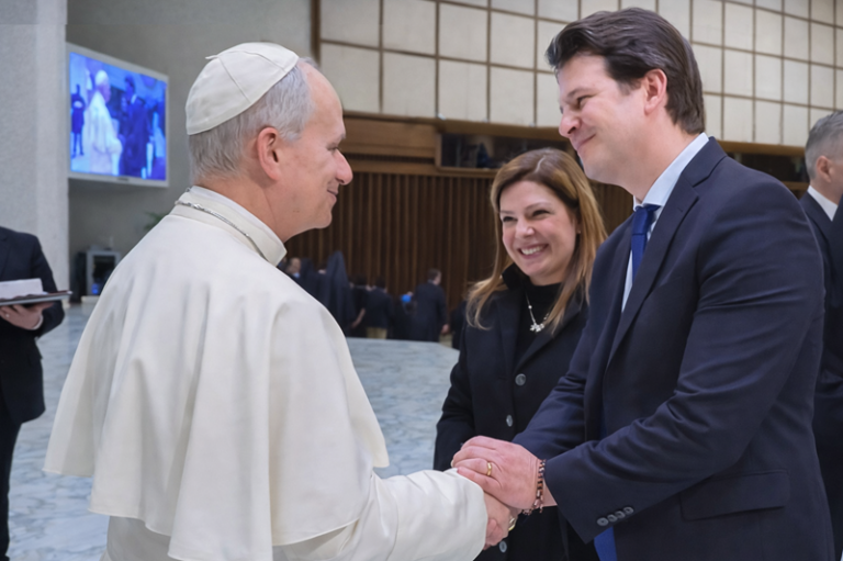 Prefeito Eduardo Pimentel convida Papa Leão XIV para visita em Curitiba