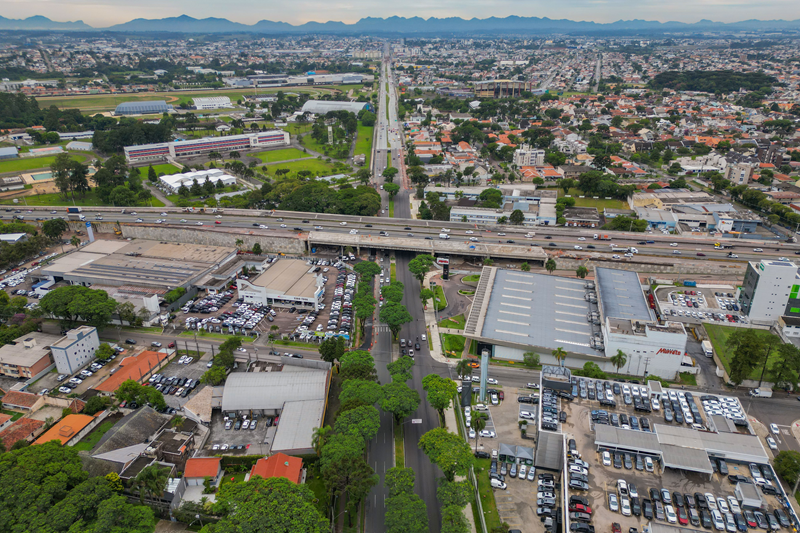 Obras de pavimentação avançam na avenida Victor Ferreira do Amaral em Curitiba