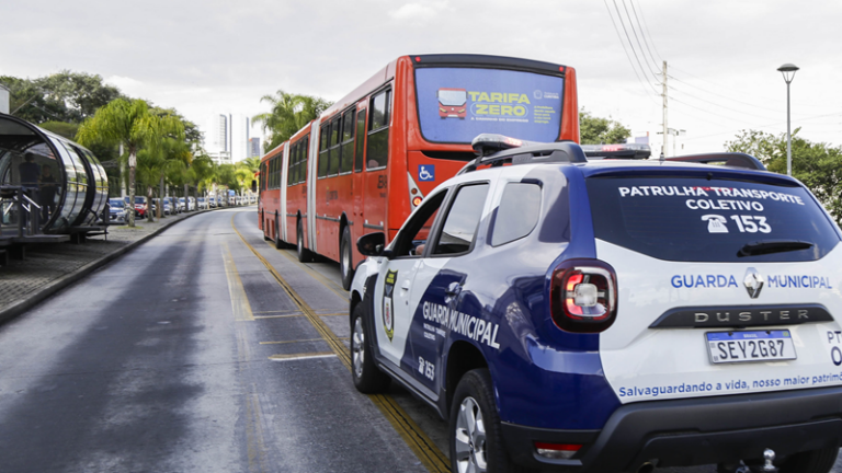 Guarda municipal prende homem acusado de importunação sexual em ônibus de Curitiba