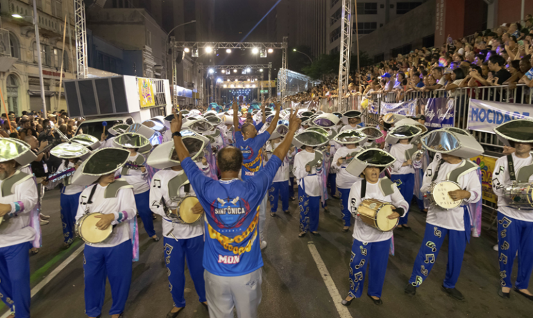 Enamorados do Samba celebra Festival de Parintins no Carnaval de Curitiba