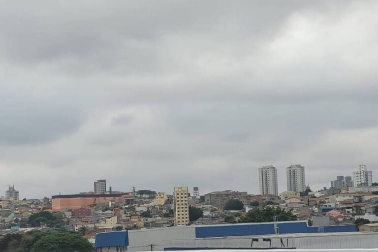 Tempo fechado domina São Paulo no sábado 24 com elevação gradual da temperatura