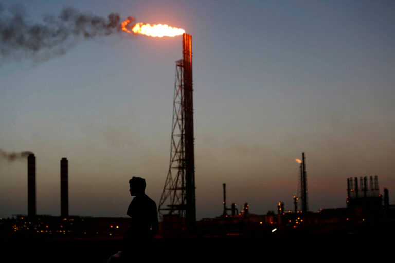 Plano de trump enfrenta desafios para explorar petróleo venezuelano extrapesado