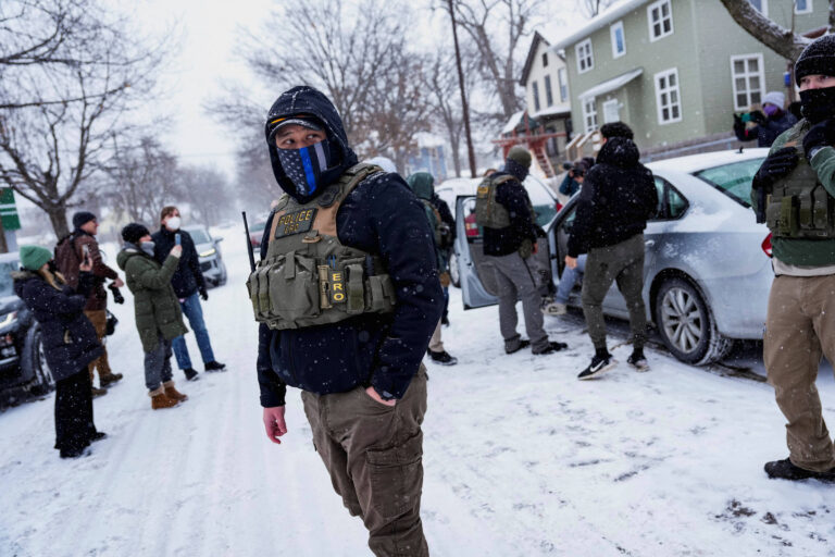 Ice usa criança de cinco anos como isca para prender imigrantes em Minneapolis