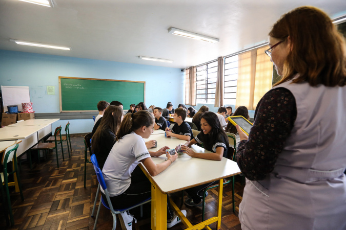 Estado empossa 224 professores para fortalecer rede estadual do Paraná