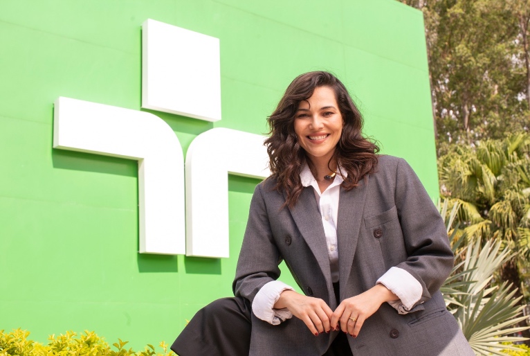 Tainá Müller assume apresentação do Café Filosófico na TV Cultura