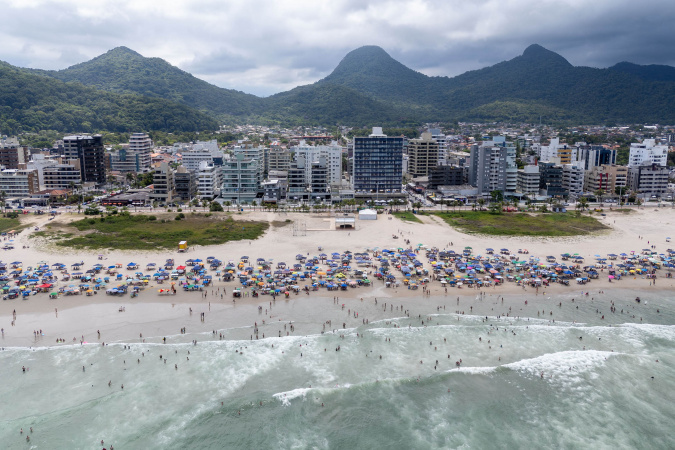 Calor e pancadas de chuva marcam fim de semana no Litoral do Paraná