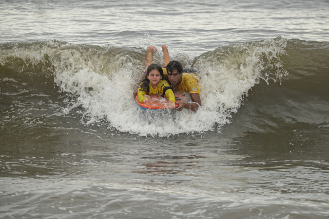 Escolinha de bodyboarding impulsiona o esporte no litoral do Paraná