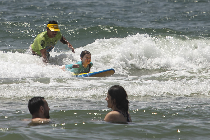 Escolinha de surfe em Ipanema esgota vagas em minutos