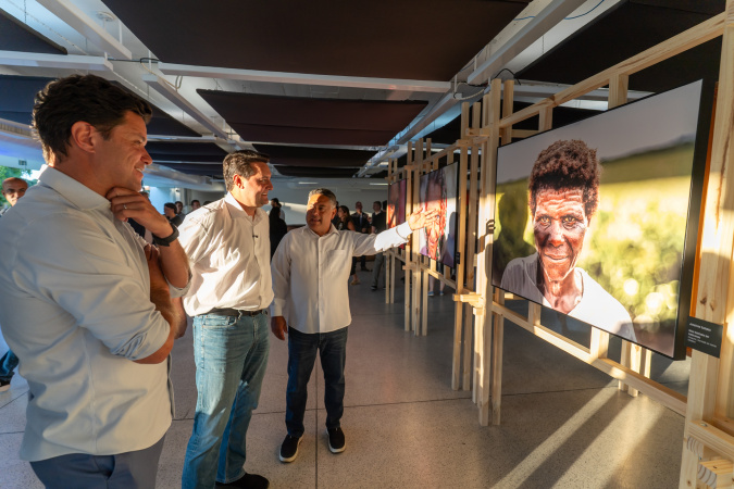 exposição instante do olhar destaca a carreira de Jonathan Campos no MON