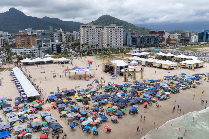 Pesquisa revela perfis distintos e aprovação de turistas no litoral e noroeste do Paraná
