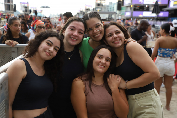 Fãs se mobilizam com mais de 30 horas de antecedência para show de Ana Castela em Matinhos