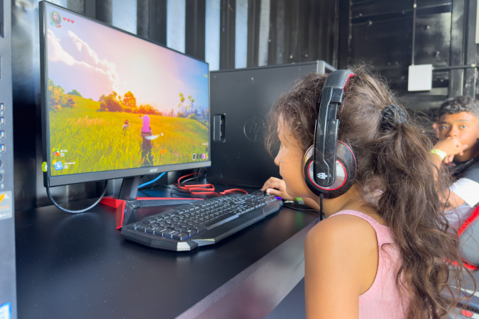 Arena Gamer em Caiobá promove diversão, tecnologia e solidariedade no Verão Maior Paraná