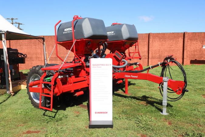Multinacional lança plantadeira tecnológica adaptada para colégios agrícolas do Paraná