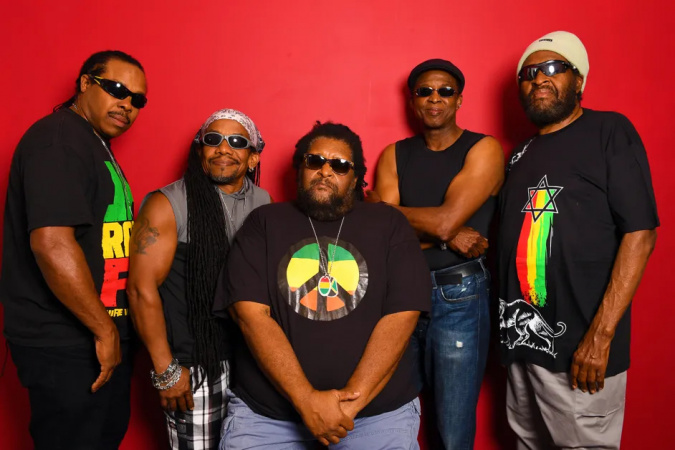 inner circle fortalece reggae internacional em show gratuito no verao maior
