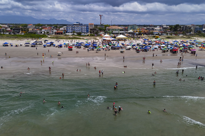 Verão maior impulsiona arrecadação e movimentação no Pix no litoral do Paraná