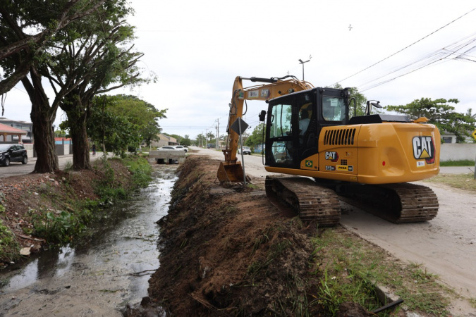 Governo do Paraná intensifica limpeza de canais no Litoral durante Verão Maior