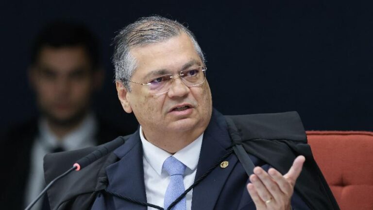 Flávio Dino determina urgência em auditoria de emendas ao SUS