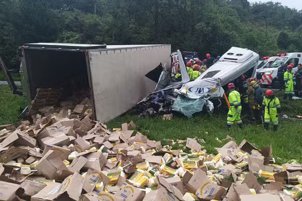 Polícias prendem suspeitos por roubo de caminhão que causou seis mortes na BR-116