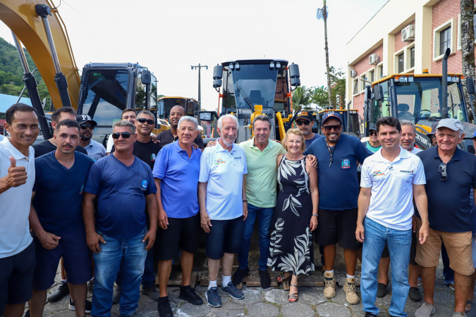 máquinas agrícolas fortalecem infraestrutura em matinhos com investimento estadual