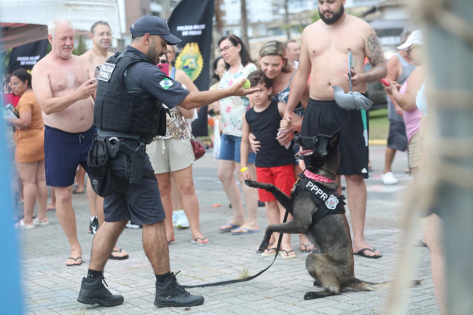 Cães da polícia penal aumentam segurança no litoral durante verão maior paraná