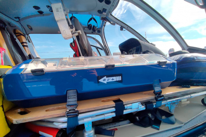 Helicóptero Arcanjo 01 transporta recém-nascida com incubadora neonatal inovadora