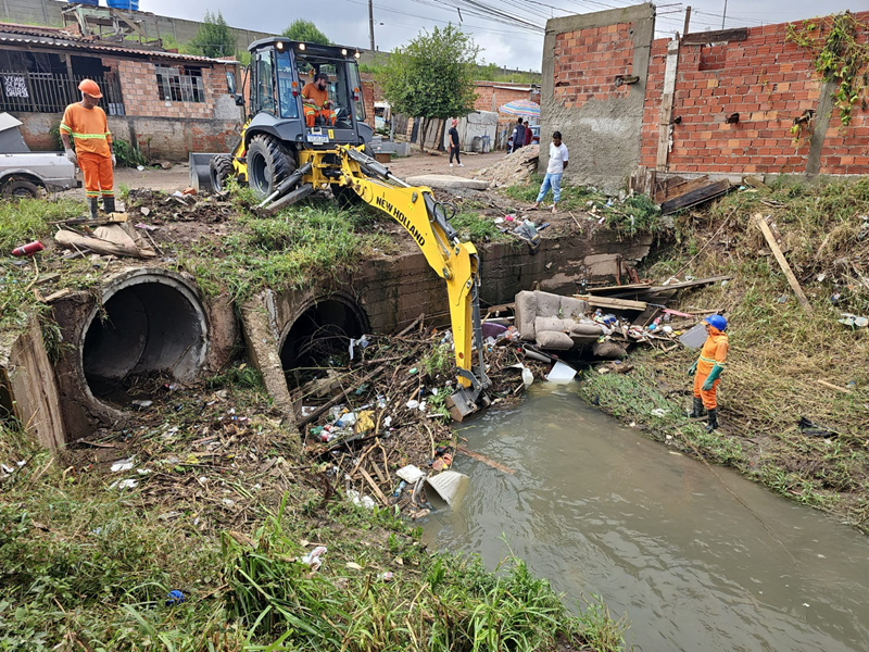 Prefeitura intensifica recolhimento de resíduos após fortes chuvas em Curitiba