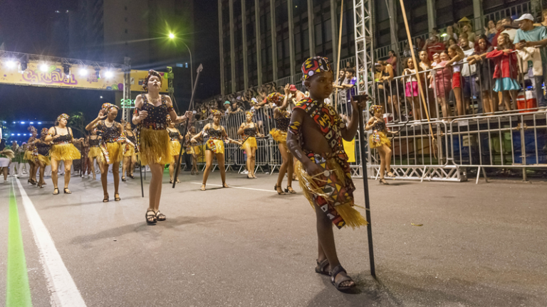 Imperatriz da Liberdade leva releitura do enredo de Oxóssi ao Carnaval de Curitiba 2026