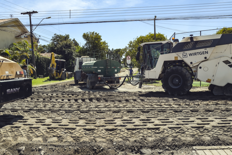 Rua do Xaxim recebe nova pavimentação após obras de macrodrenagem
