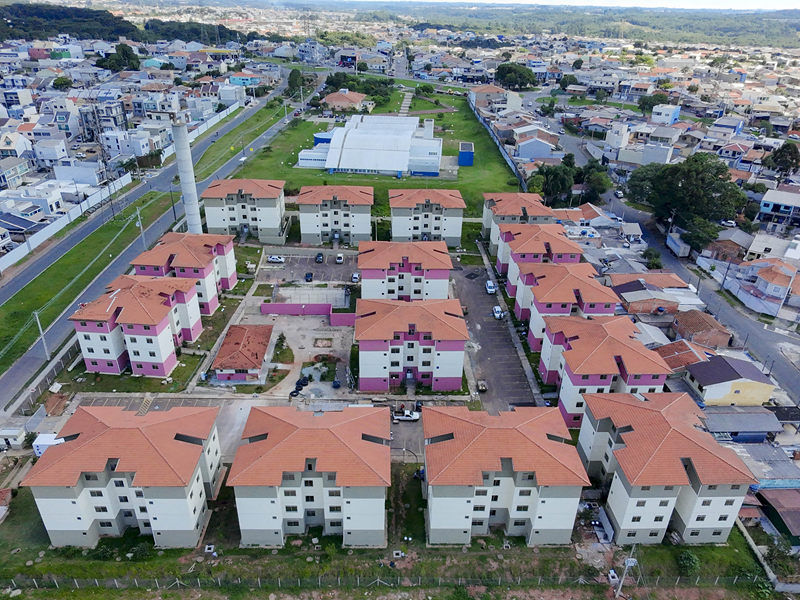 Futuros moradores fazem vistoria no Residencial Theo Aterino em Curitiba