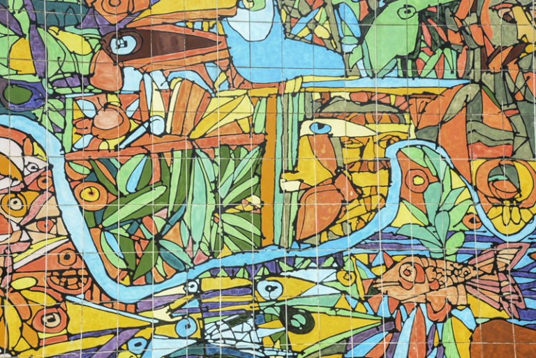 Prefeitura de Curitiba renova pintura histórica e faz manutenção na Praça Rio Iguaçu