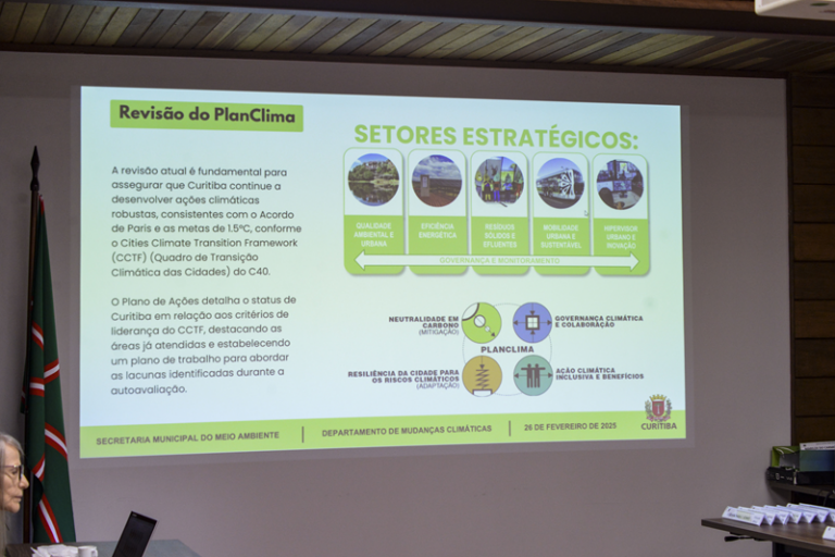 Fórum Curitiba revisa estratégias do PlanClima para 2026