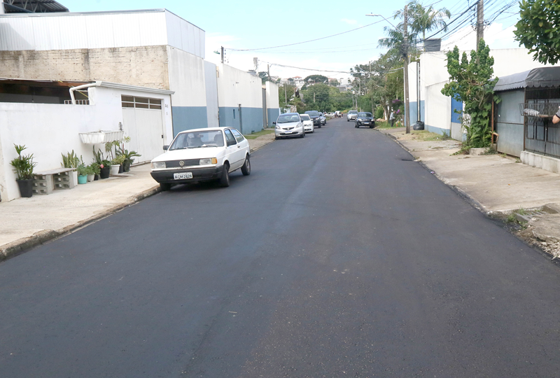 Prefeitura recupera ruas com asfalto de qualidade em bairro alto e boqueirão