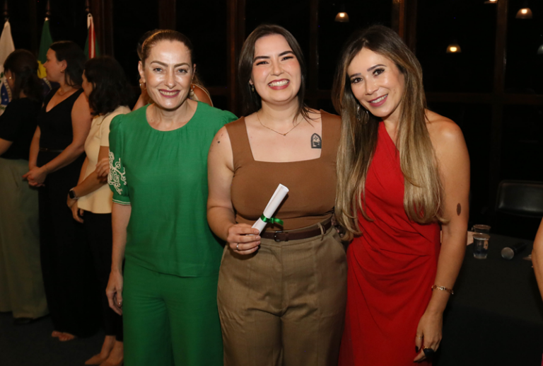 Saúde forma 62 especialistas em residência médica e multiprofissional em Curitiba