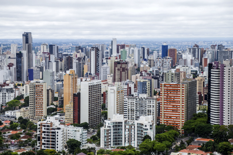 Facilita mais impulsiona abertura de empresas em Curitiba com redução da burocracia