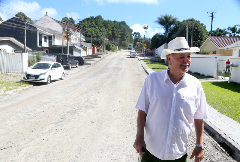 Prefeitura recupera pavimento definitivo no bairro Tingui em Curitiba