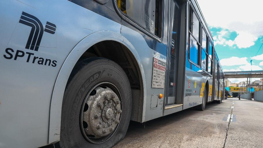 Manifestantes bloqueiam terminal e prejudicam circulação de ônibus em São Paulo
