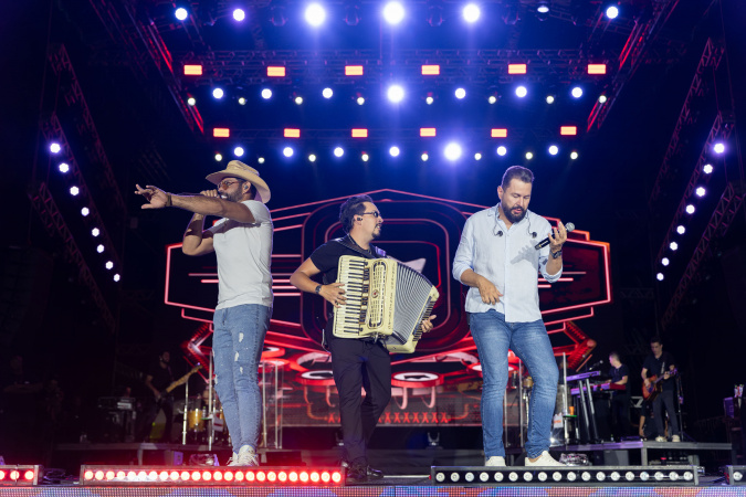 Verão maior Paraná impulsiona litoral com shows ecléticos de Diego & Arnaldo