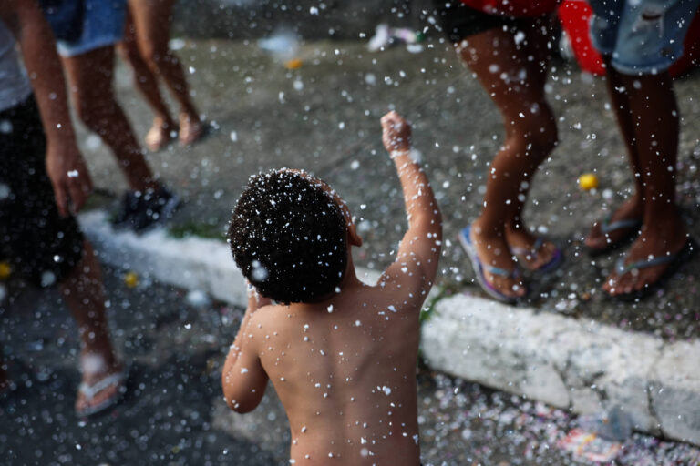 Carnaval 2026: estratégias eficazes para evitar fraudes bancárias durante a folia