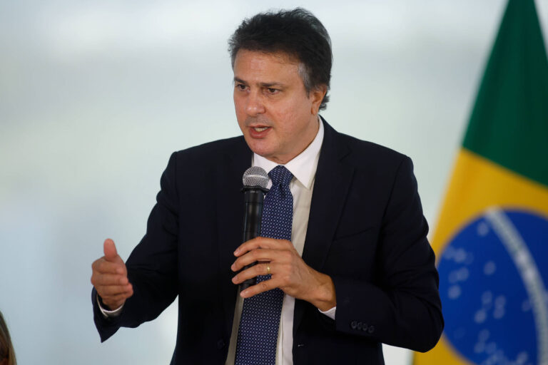 Camilo Santana vai deixar MEC em abril para atuar em campanhas eleitorais