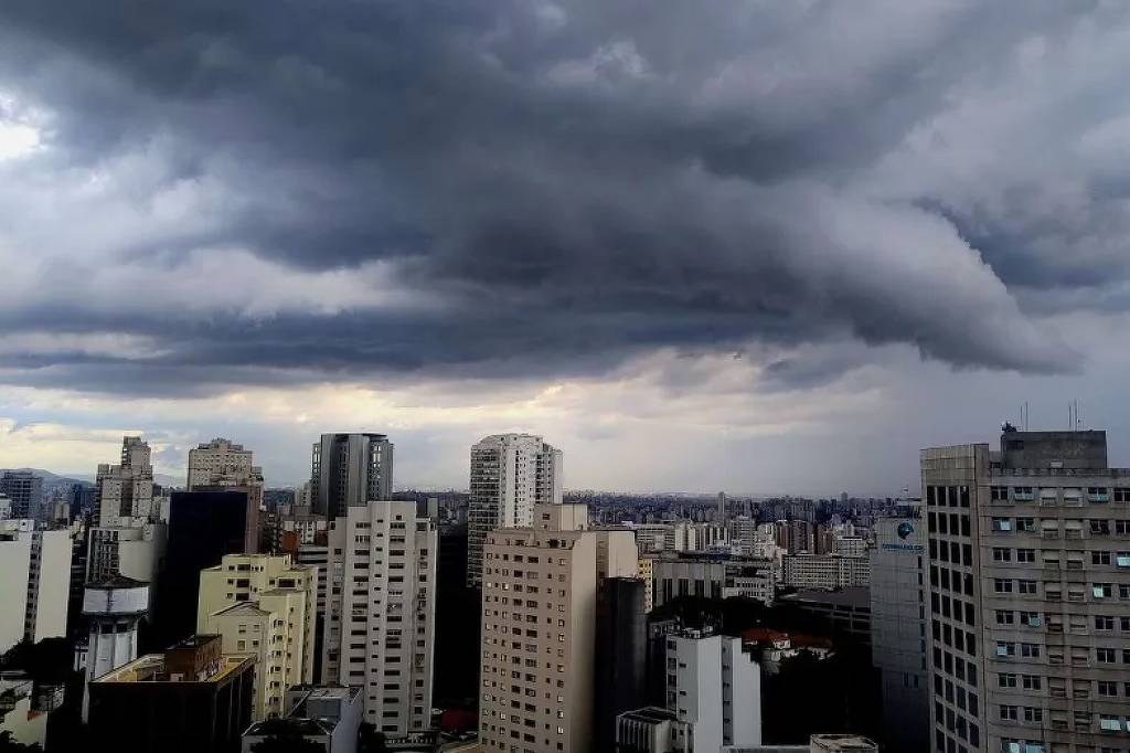 São Paulo enfrenta risco de pancadas fortes de chuva nesta quarta