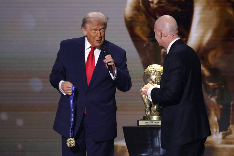 Gianni Infantino redefine a influência da fifa em disputas geopolíticas globais