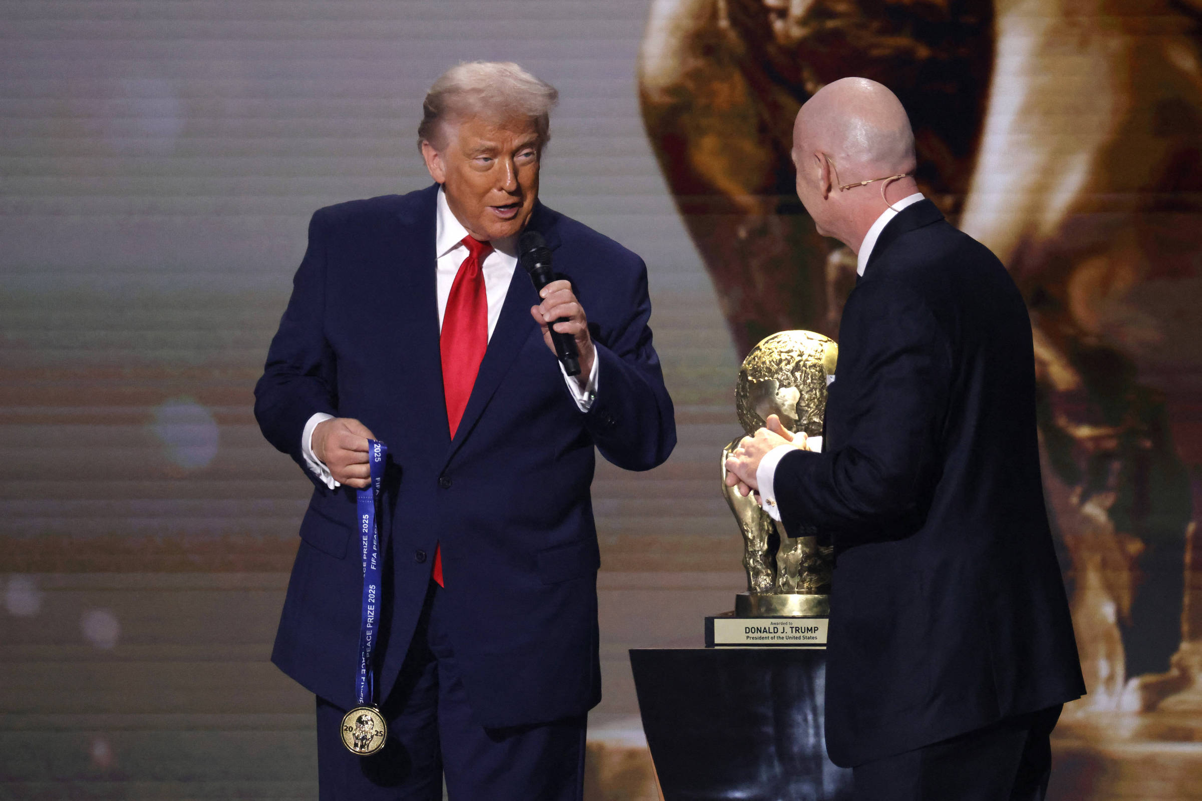 Gianni Infantino redefine a influência da fifa em disputas geopolíticas globais