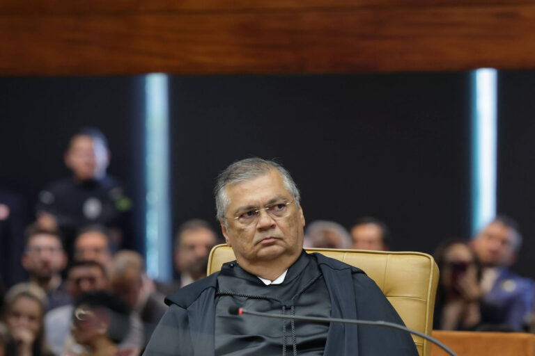 Liminar de Flávio Dino desafia privilégios da elite pública acima do teto