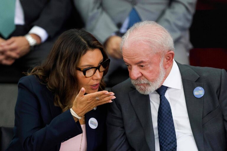 Partido Novo questiona uso do Planalto para organizar carro alegórico de Lula no Carnaval