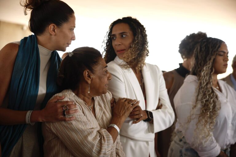 Familiares comemoram condenação dos mandantes do assassinato de Marielle Franco pelo STF