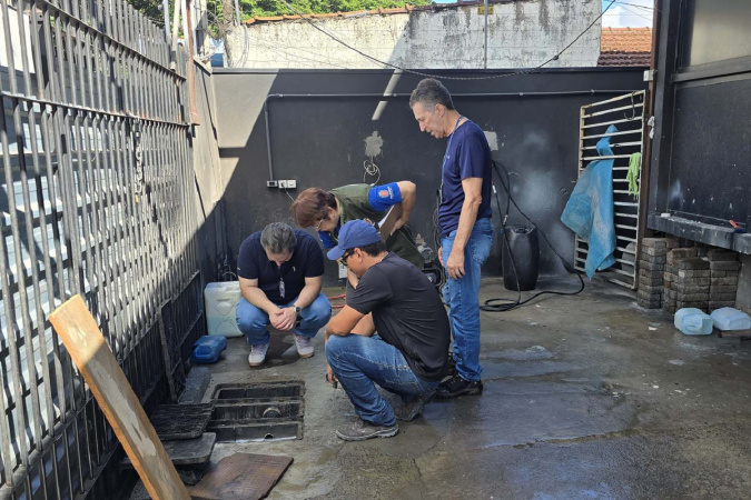 Sanepar fiscaliza destino dos resíduos das lavagens de carros em Maringá